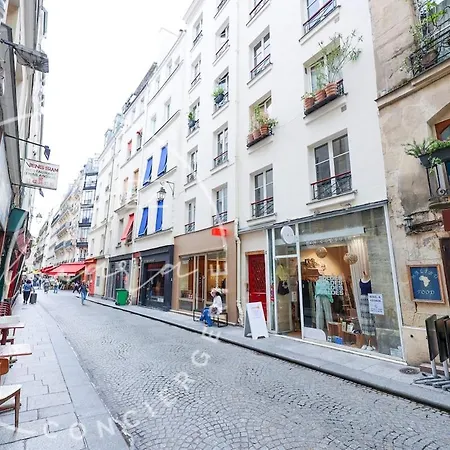 Charming Lovely Area 4 People شقة *